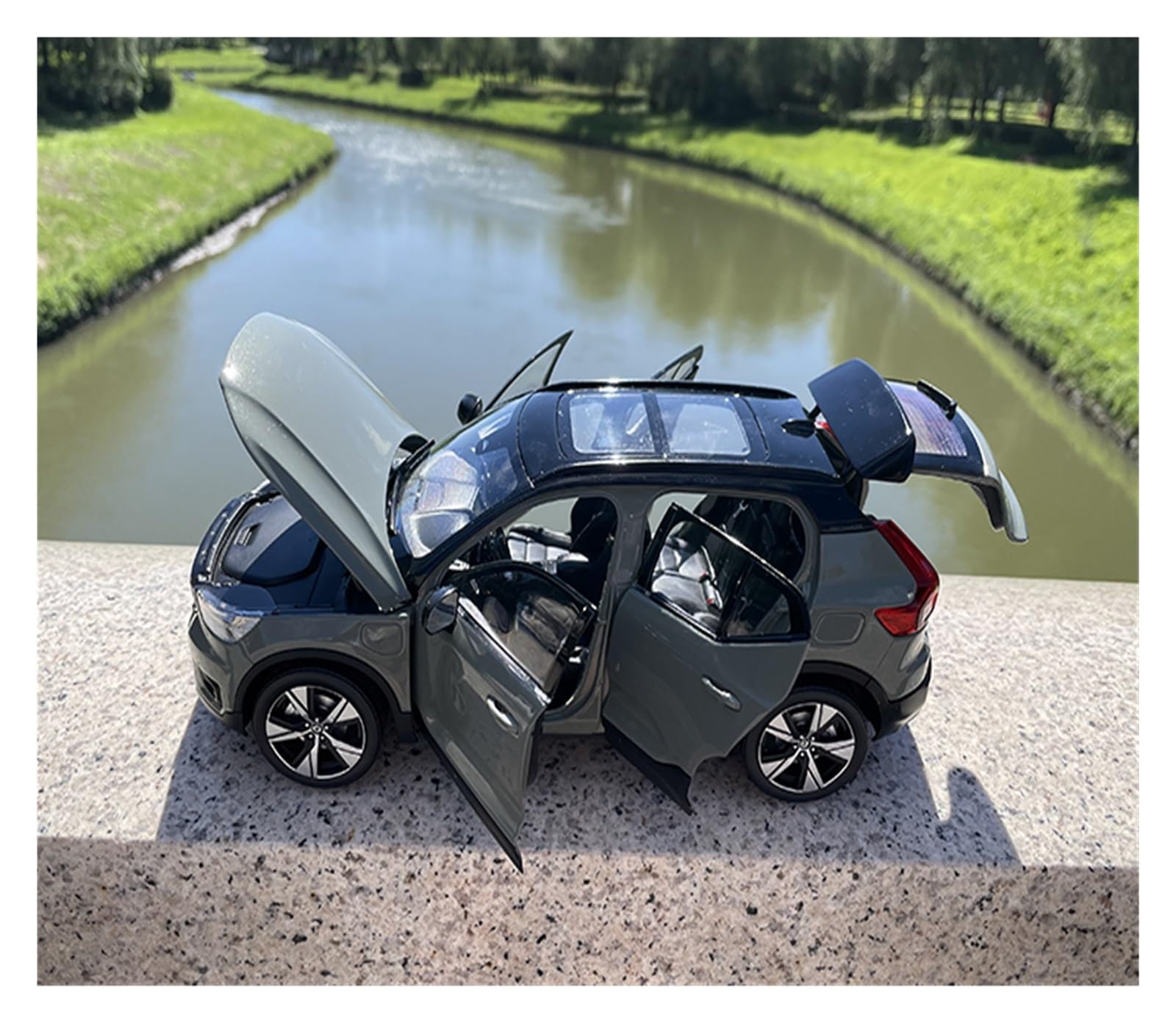 Amazon.co.jp: ミニカー スケールモデルカー 1/18 ボルボ XC40 2022